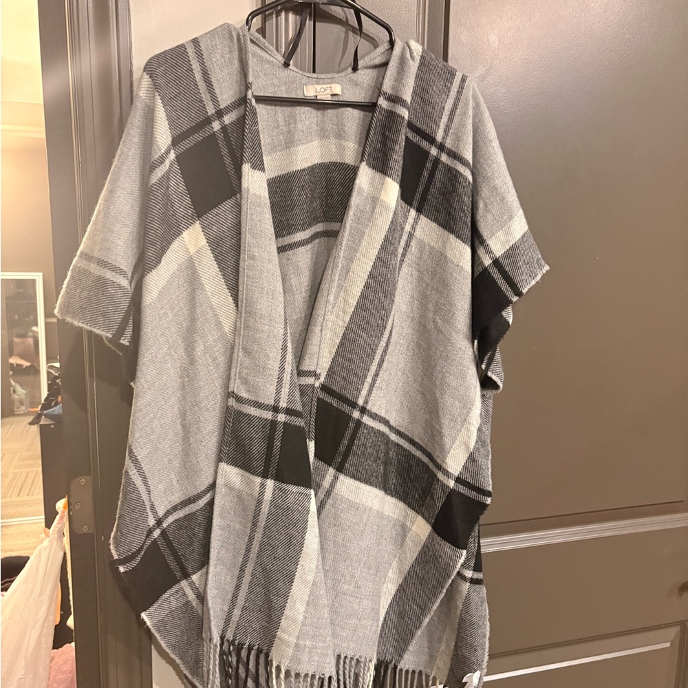 LOFT Plaid Fringe Poncho / Cape – M/L